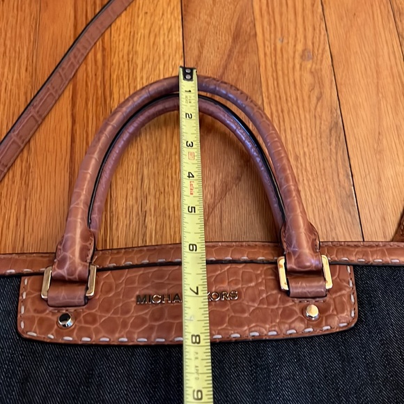 Michael Kors Denim and Crocodile Stamped Leather Bag with Crossbody Strap. 🐊 - Picture 12 of 15